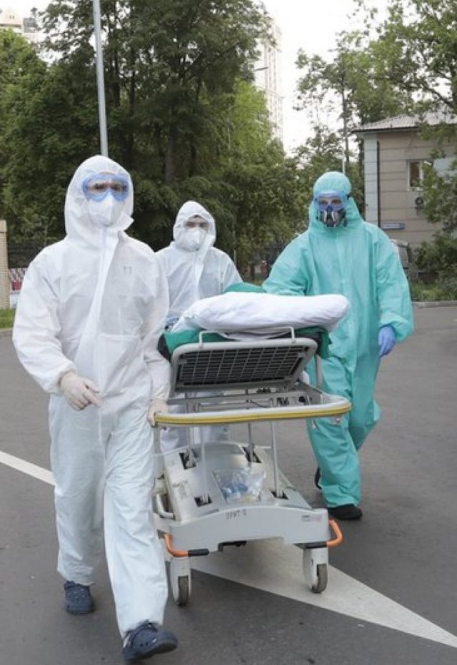 Росздравнадзор: От COVID-19 в России умерло 489 медика 